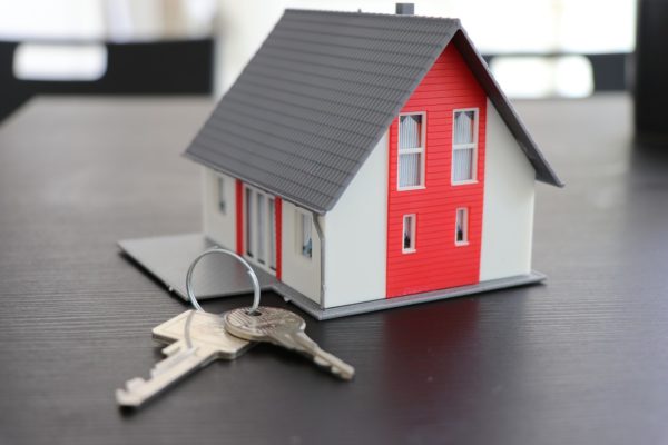 Los beneficios de contratar a un abogado especializado en derecho inmobiliario