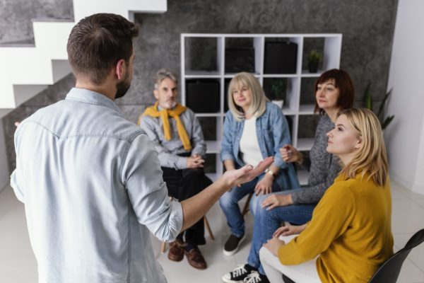 grup-therapy-session-holding-hands